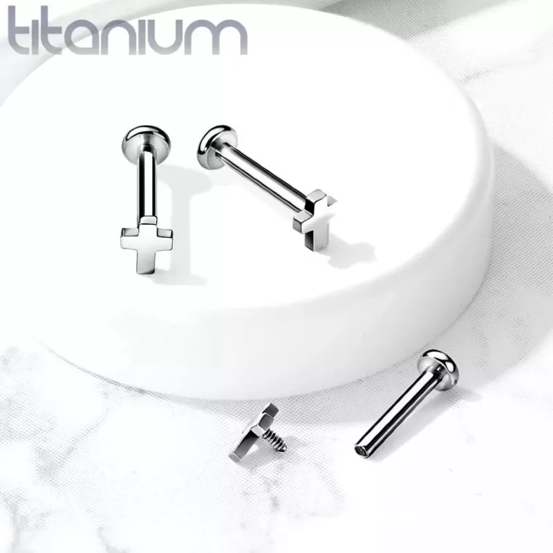 Титановая серьга лабрет с крестиком Pirslab TIL11-ST для пирсинга Монро, трагуса, хеликса