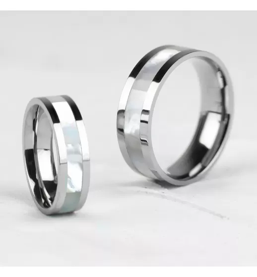 Кольцо из титана Spikes R-TI-0580 с перламутровой вставкой