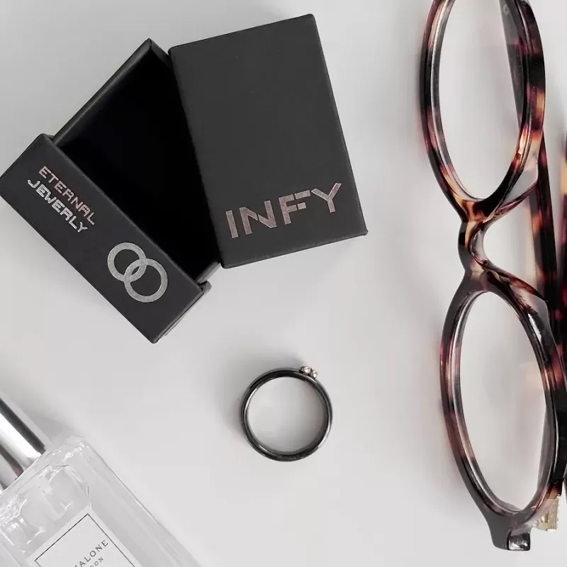 Женское черное кольцо из керамики INFY RCM-2101 с сердечком