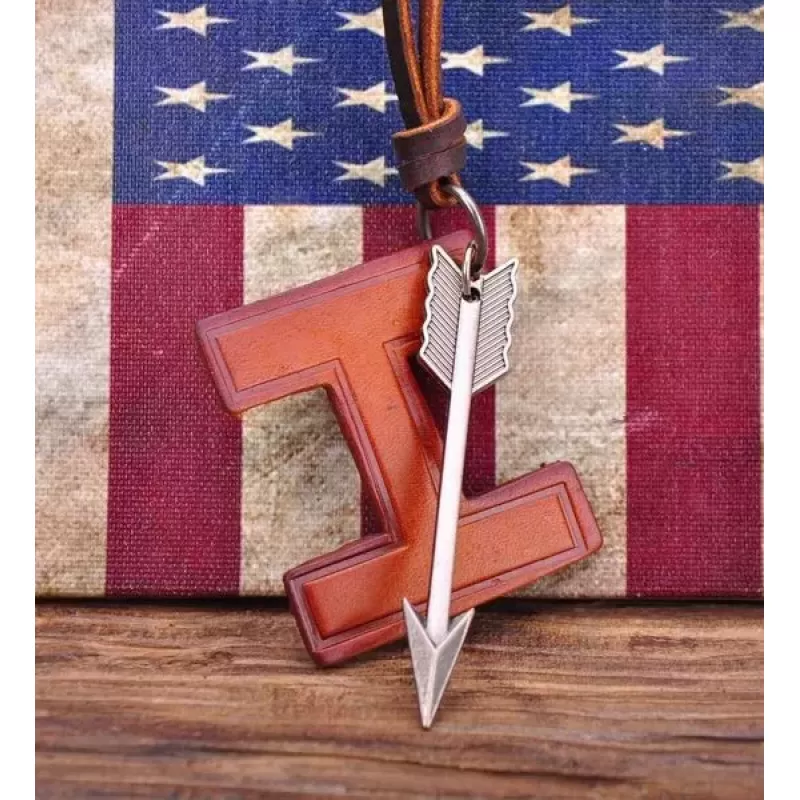 Мужской кулон на кожаном шнурке Everiot NLP-DL-2059 в форме стрелы