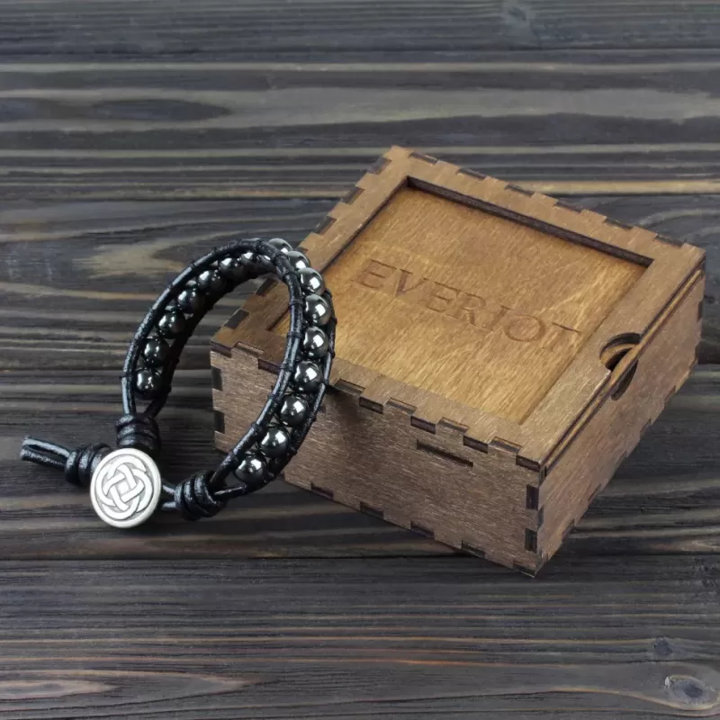 Плетеный браслет Everiot Select LNS-3038 из гематита с кельтским узлом
