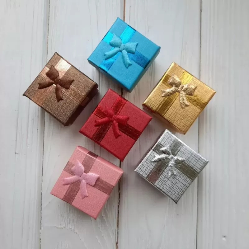 Подарочная коробочка BOX-103 (4х4 см) квадратная