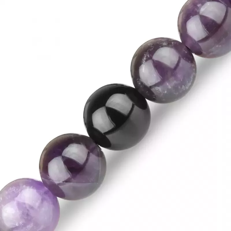 Браслет на резинке Everiot Select LNS-0281 из аметиста с символом "ОМ"