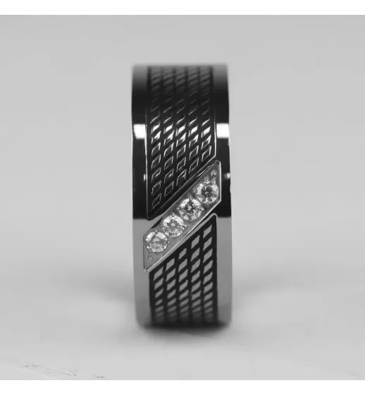 Кольцо мужское из титана Spikes R-TI-4311 с черной полоской и фианитами по центру