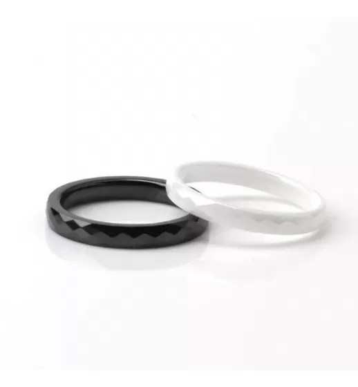 Черное кольцо из керамики Everiot RCM-0003, граненое, парное