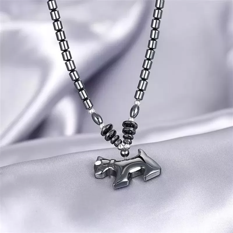 Ожерелье Everiot NC-XP-10987 из гематита с подвеской в виде собачки