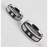 Кольцо из титана Spikes R-TI-4317 с черным покрытием и фианитами