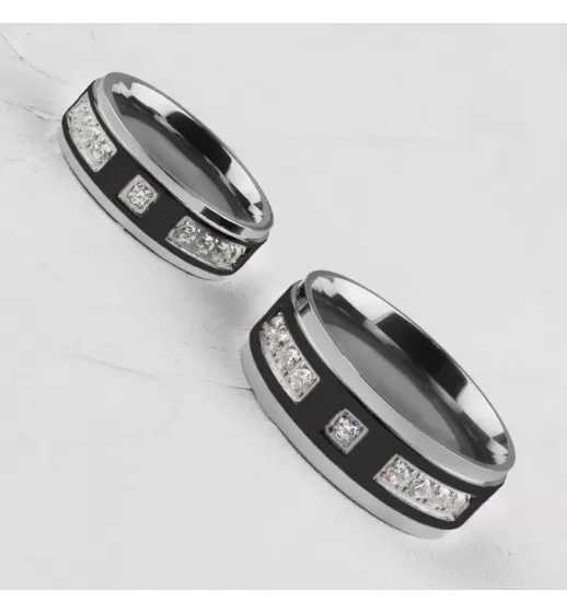 Кольцо из титана Spikes R-TI-4317 с черным покрытием и фианитами