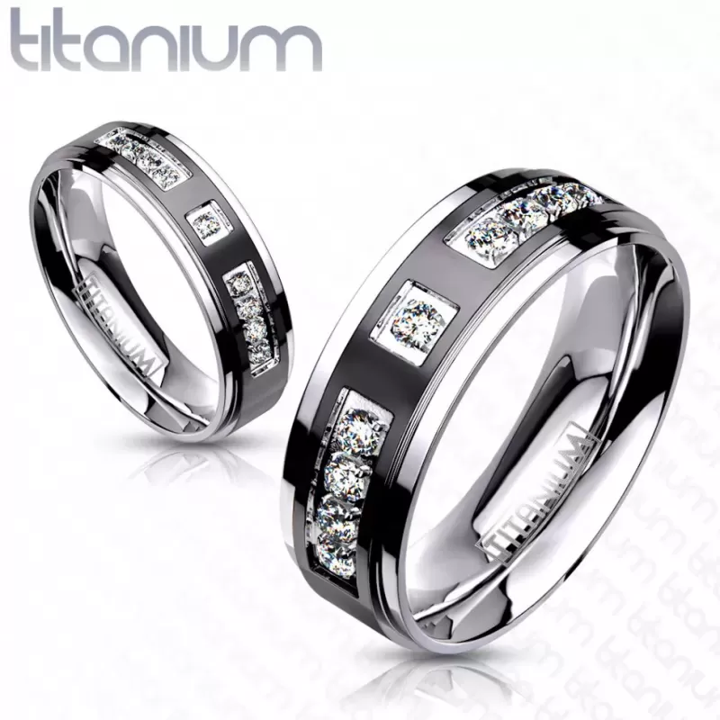 Кольцо из титана Spikes R-TI-4317 с черным покрытием и фианитами