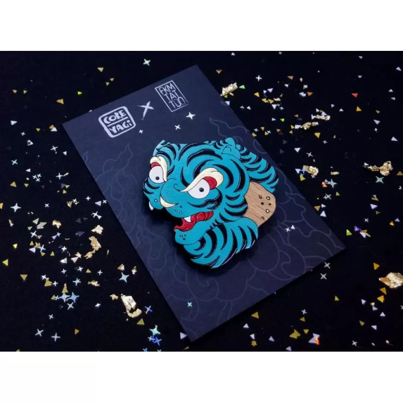 Брошь из дерева «Тигр синий» COREYAGI ASC-TG01, символ 2022 нового года