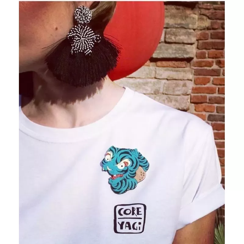 Брошь из дерева «Тигр синий» COREYAGI ASC-TG01, символ 2022 нового года