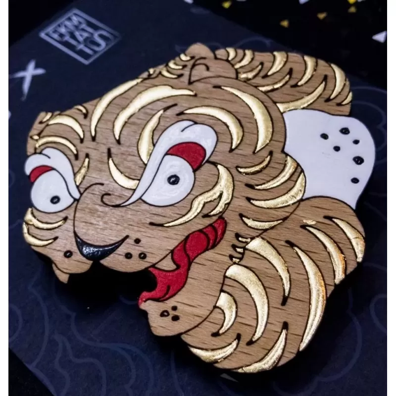 Брошь из дерева «Тигр золотой» COREYAGI ASC-TGG02, символ 2022 нового года