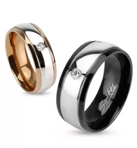 Кольцо из стали Spikes R-M2956 с контрастной каймой и фианитом