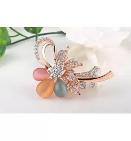Брошь ROZI BR-02750B в форме цветка с кристаллами