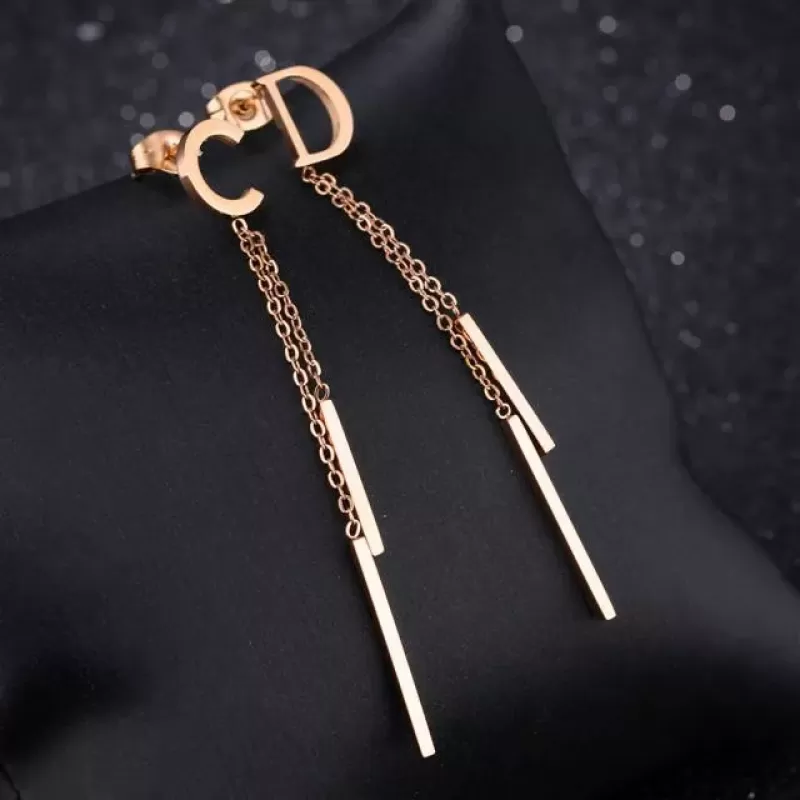 Асимметричные серьги-гвоздики Everiot SE-XP-1775 (висячие серьги)