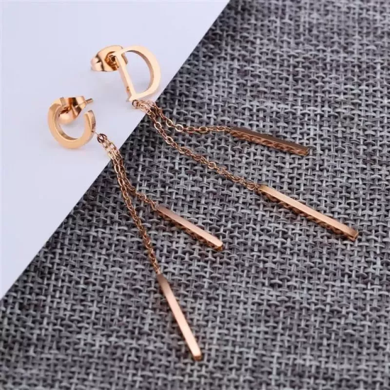 Асимметричные серьги-гвоздики Everiot SE-XP-1775 (висячие серьги)