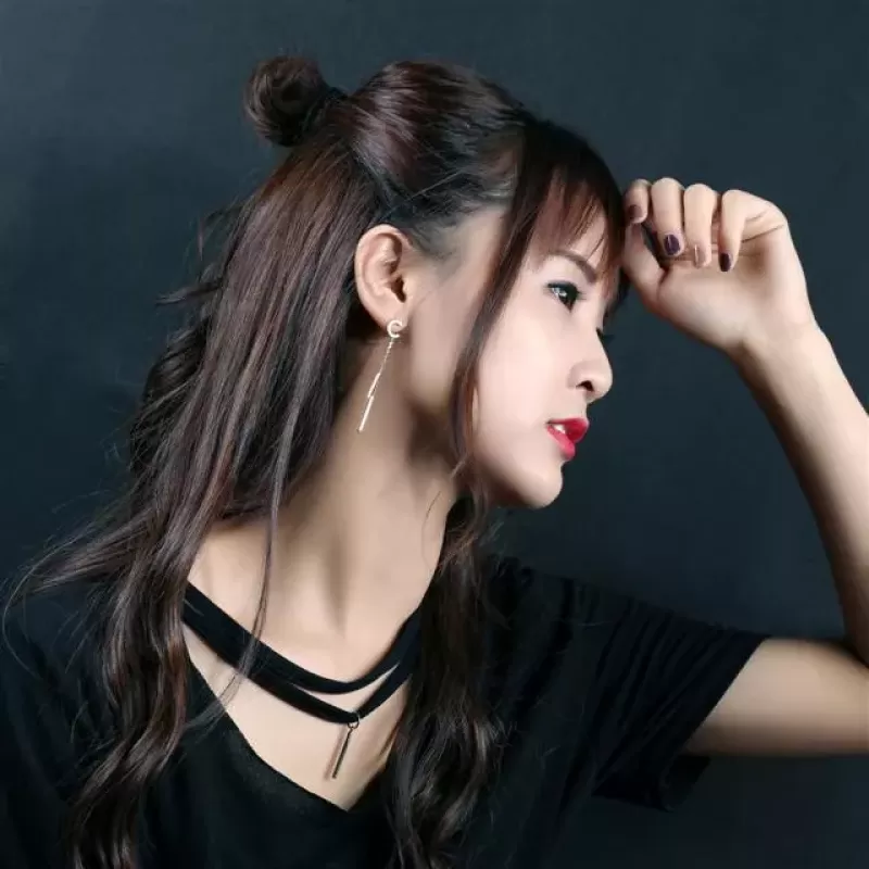 Асимметричные серьги-гвоздики Everiot SE-XP-1775 (висячие серьги)