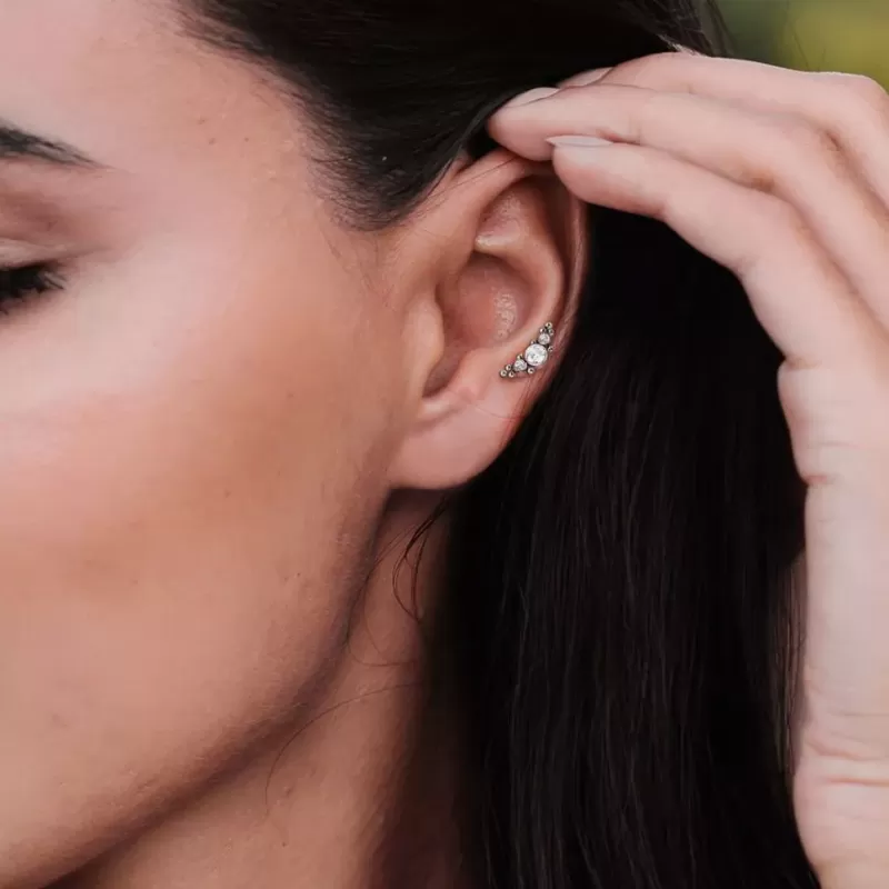 Титановая серьга лабрет для пирсинга хряща уха, хеликса, губ Pirslab TIL33, накрутка кластер с фианитами