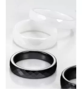 Белое кольцо из керамики Everiot RCM-0004, граненое, парное