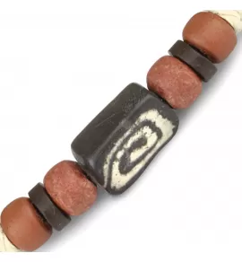 Браслет Everiot VD-MJ-1809 черно-белый с красными бусинами