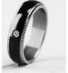 Кольцо из титана Spikes R-TI-4403 с фианитом