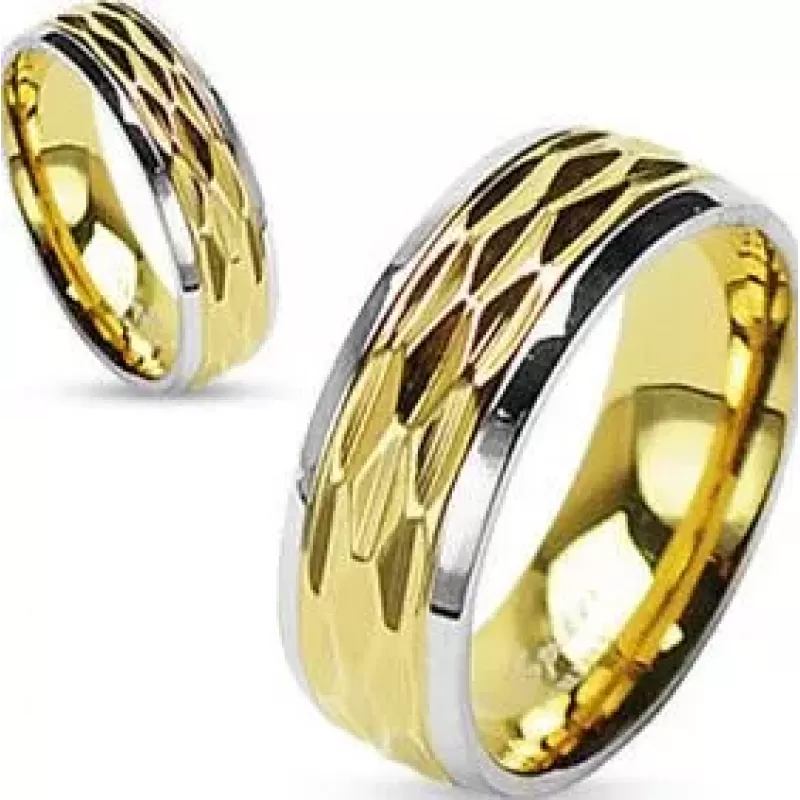 Кольцо из стали Spikes R-H0909 с золотым рельефной поверхностью