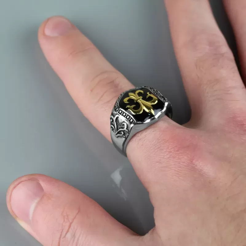 Перстень мужской из стали Spikes R-H2034 с лилией "Флёр-де-лис"